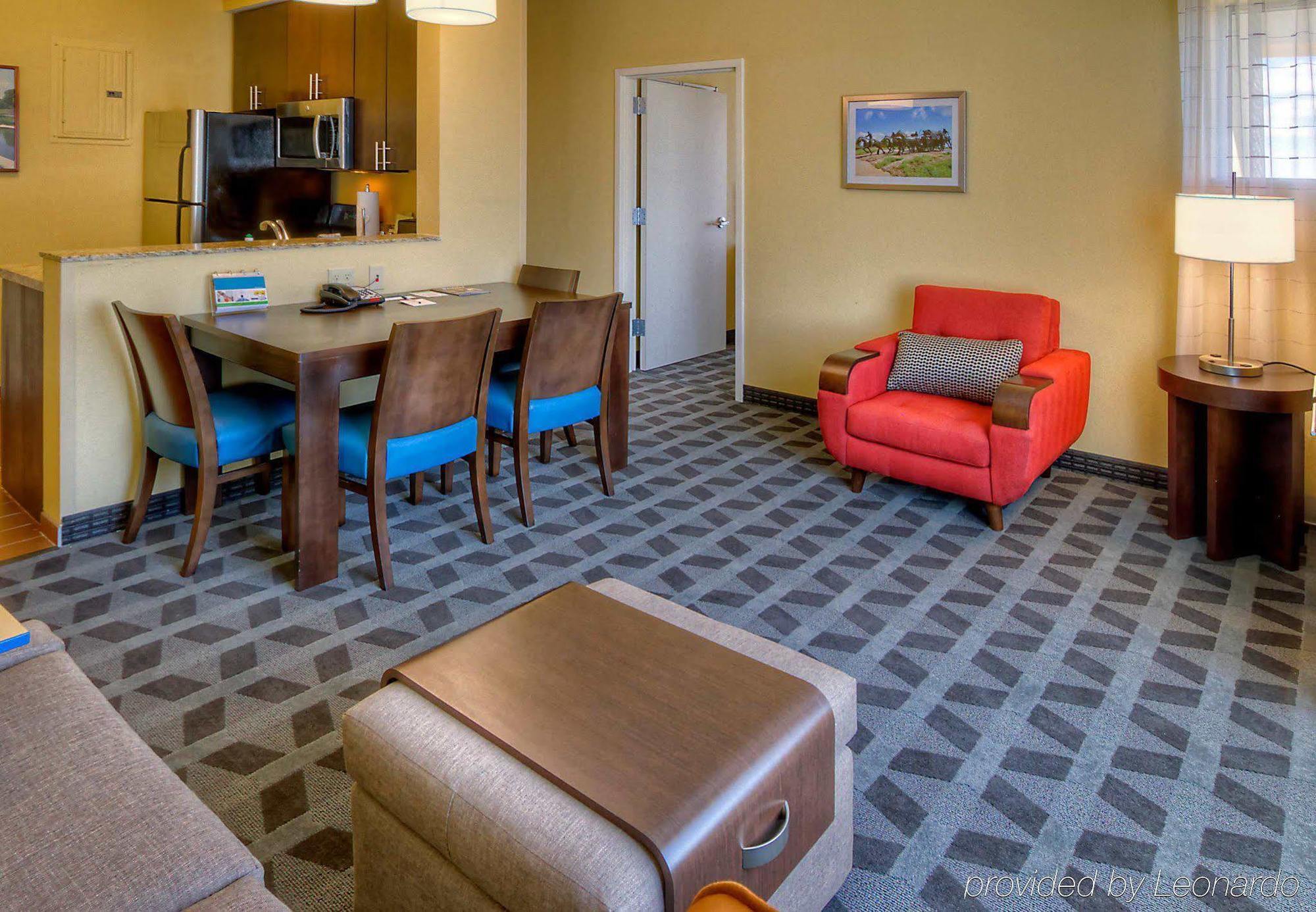 Towneplace Suites Oklahoma City Airport מראה חיצוני תמונה